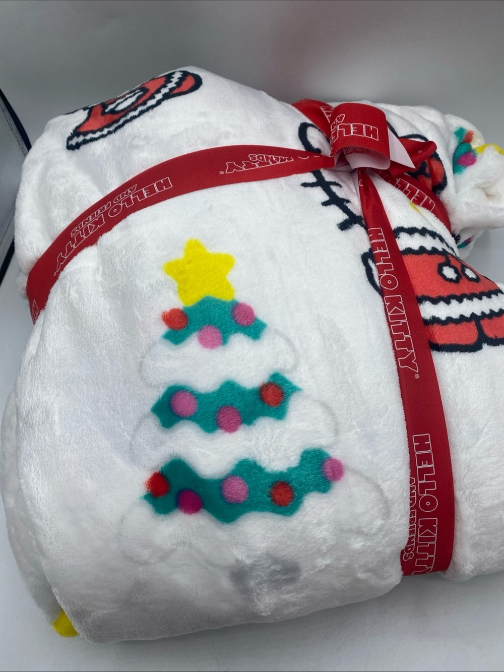 Hello Kitty Sherpa Backed Christmas Blanket Twin 60x90 Plush Throw Kawaii Sanrio - Picture 5 of 6
